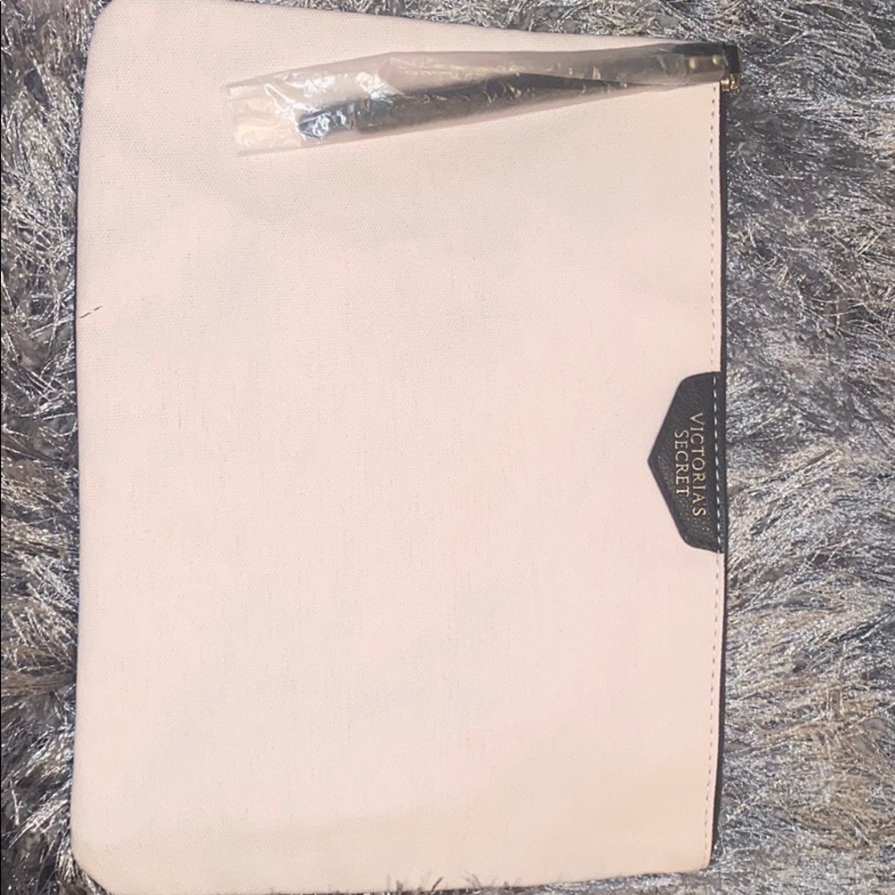 Clutch/ wristlet